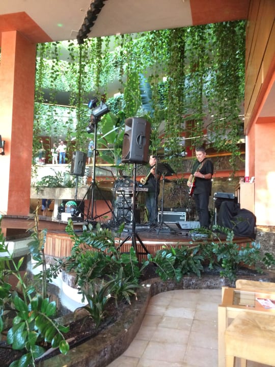 Hotelhalle mit Unterhaltung Alexandre Hotel Gala