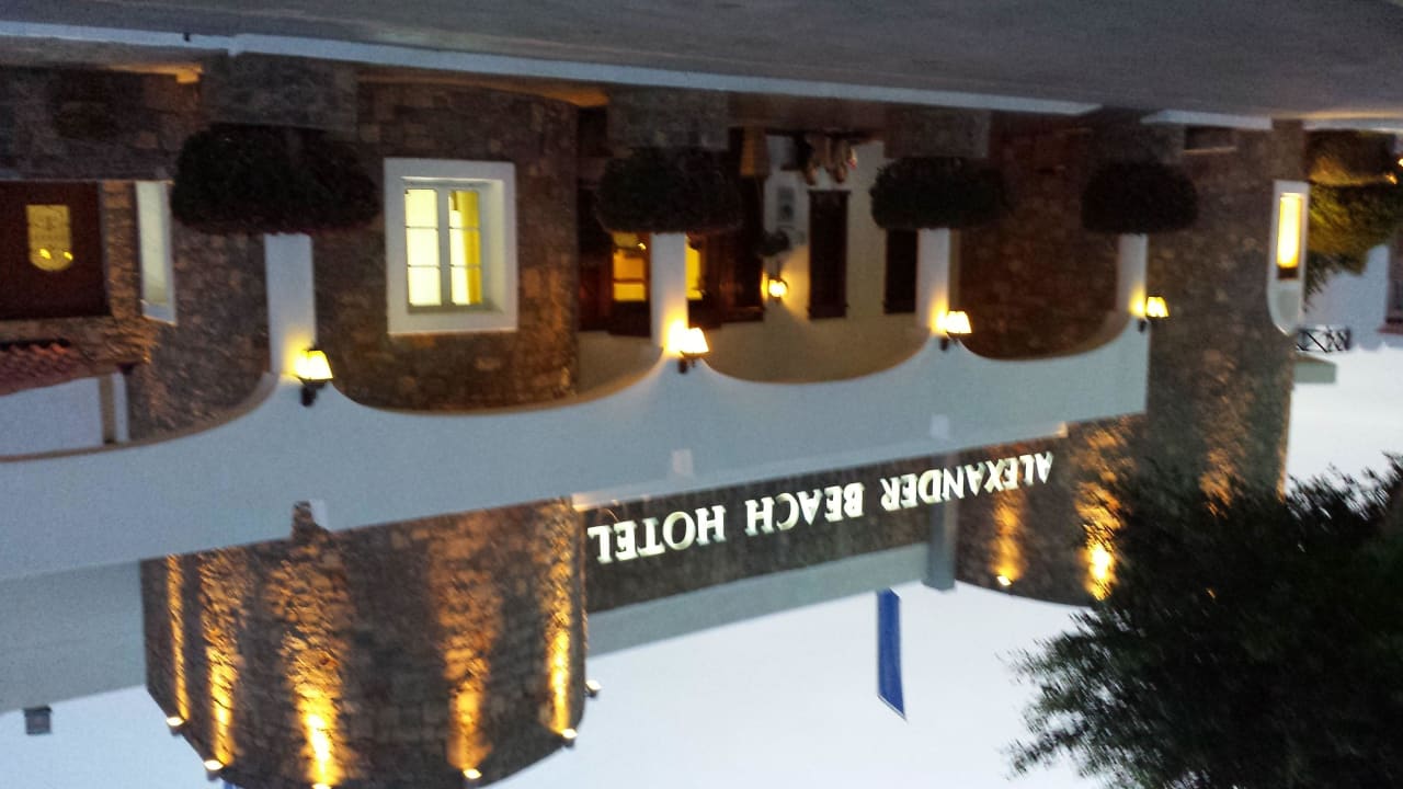 Eingang Hotel Alexander Beach Hotel & Village Resort