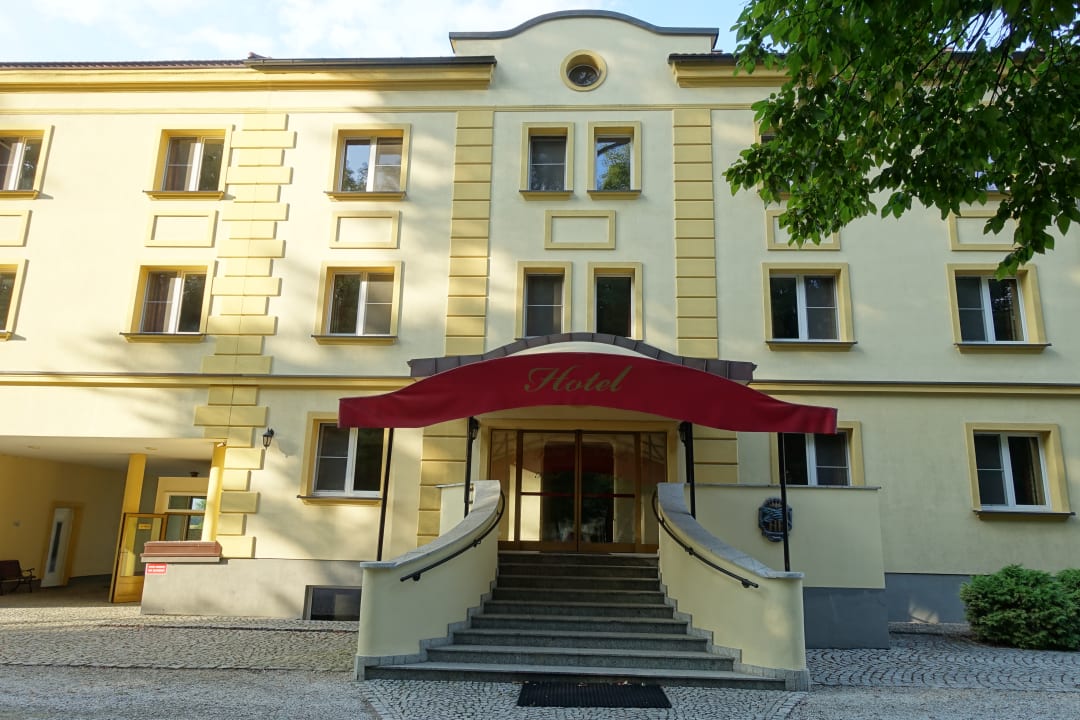 Außenansicht Hotel Pałac Izbicko