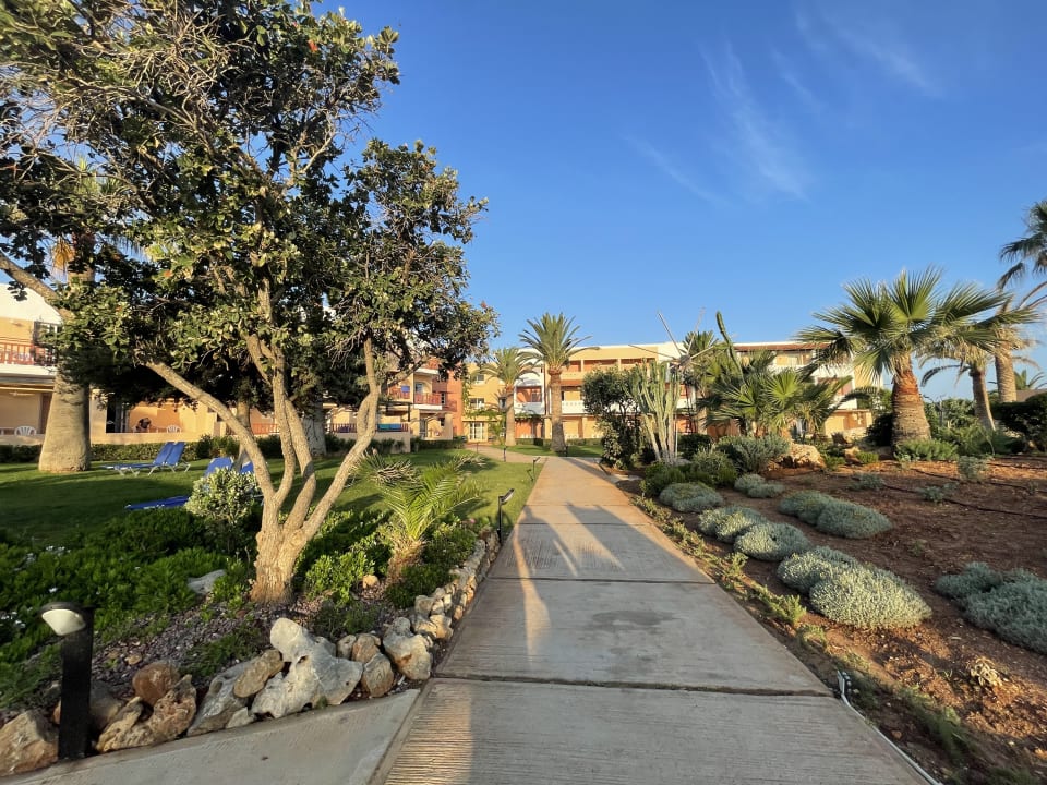 Gartenanlage Anissa Beach & Village