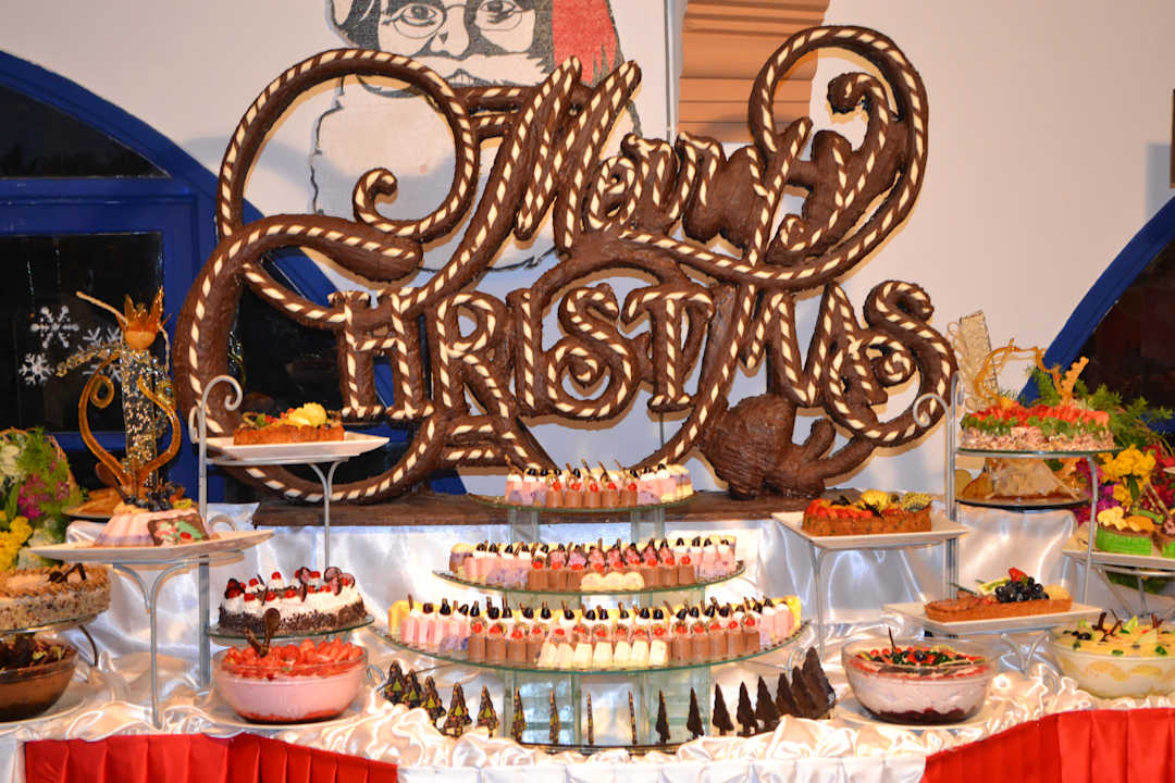 MERRY CHRISTMAS aus Schokolade Arabia Azur Resort