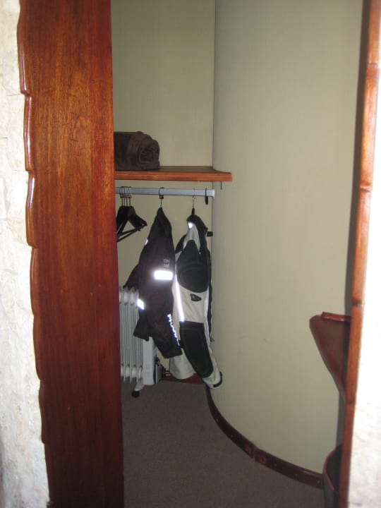 Kleiderschrank Guesthouse The Roundhouse