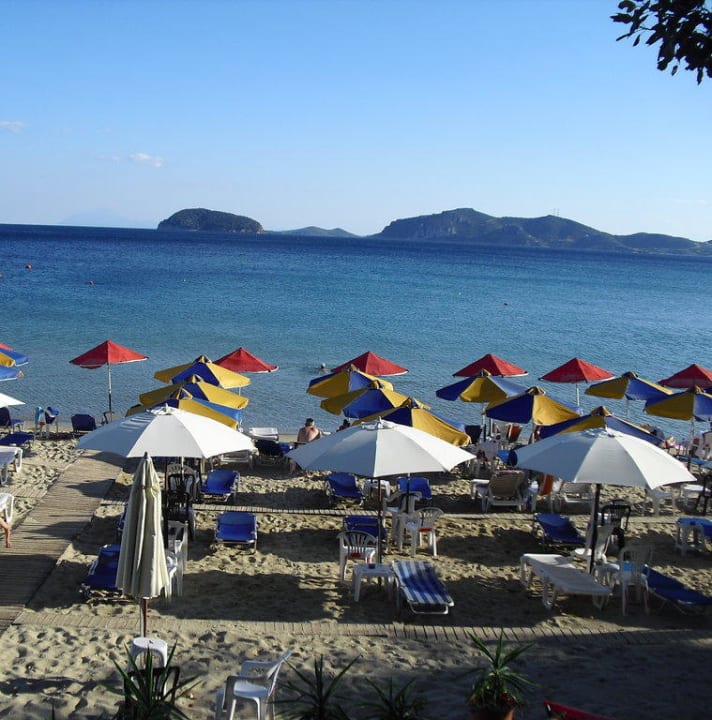 Hausstrand Glastres (Sicht von der Taverne aus) Villa Stella Apartments