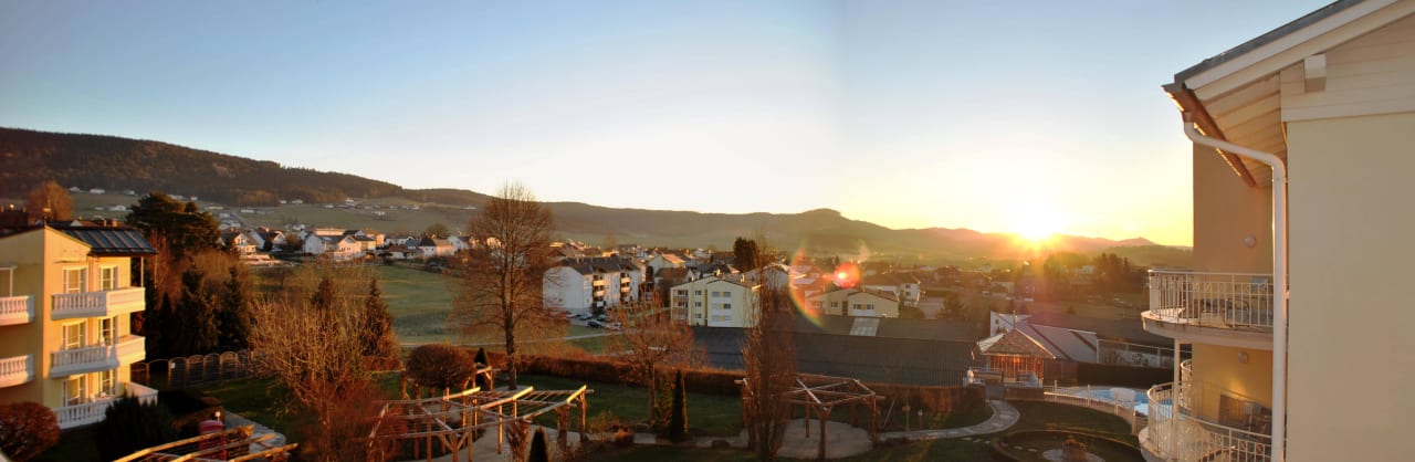Sonnenaufgang am Balkon Hotel Almesberger
