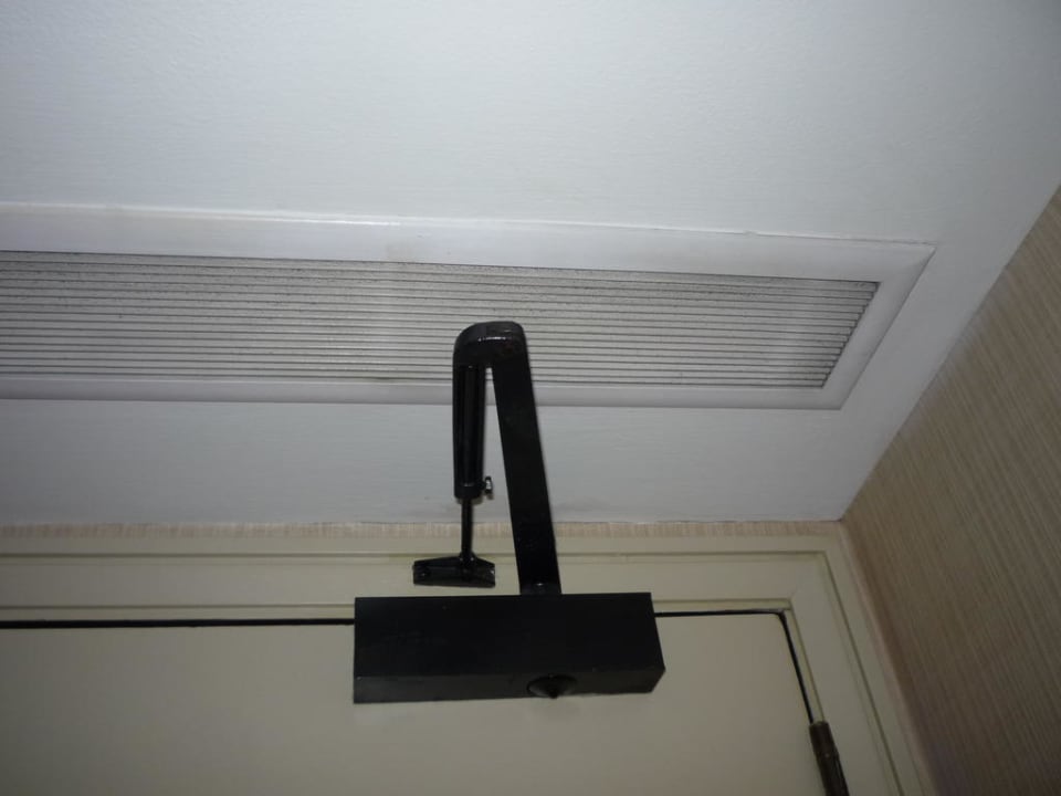 Klima über der Zimmereingangstür Parkroyal Collection Marina Bay