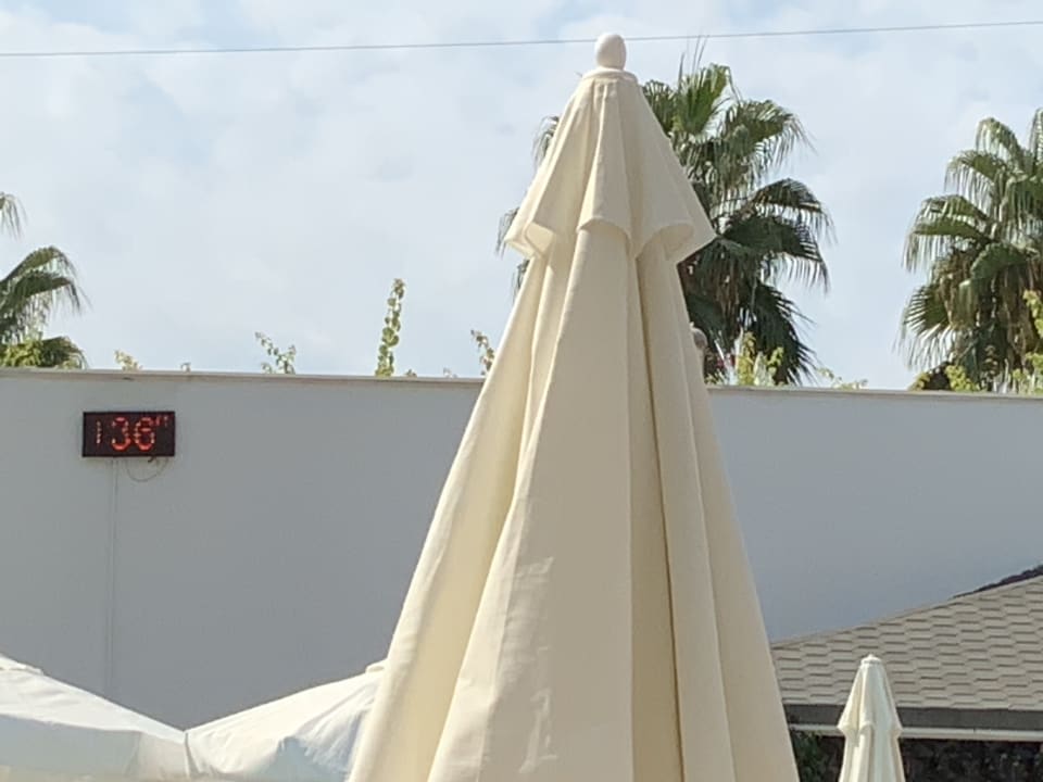 Pool Mary Hotel Side