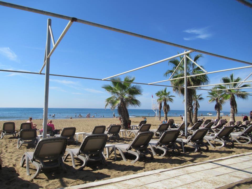 Strand Club Grand Side