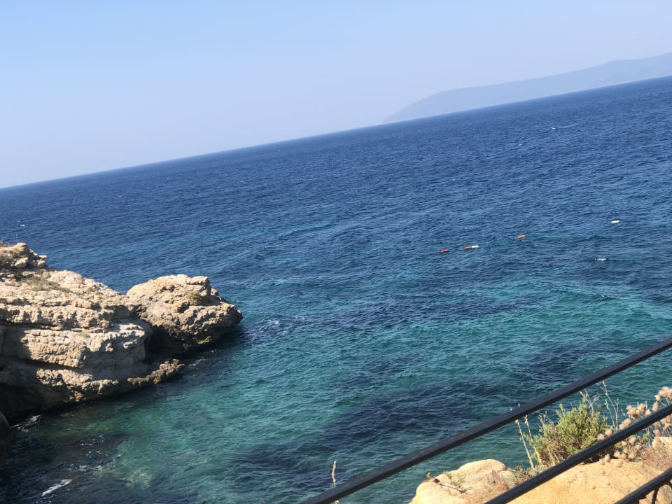 Strand Club Resort Atlantis