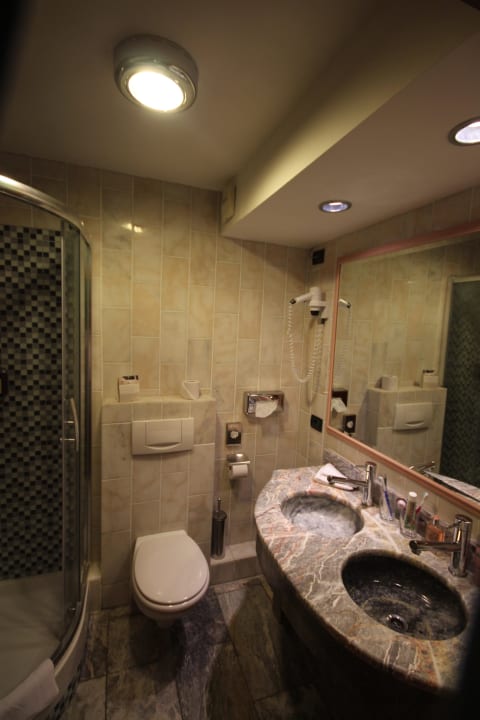 Bad zu Zimmer 305 Hotel Santo