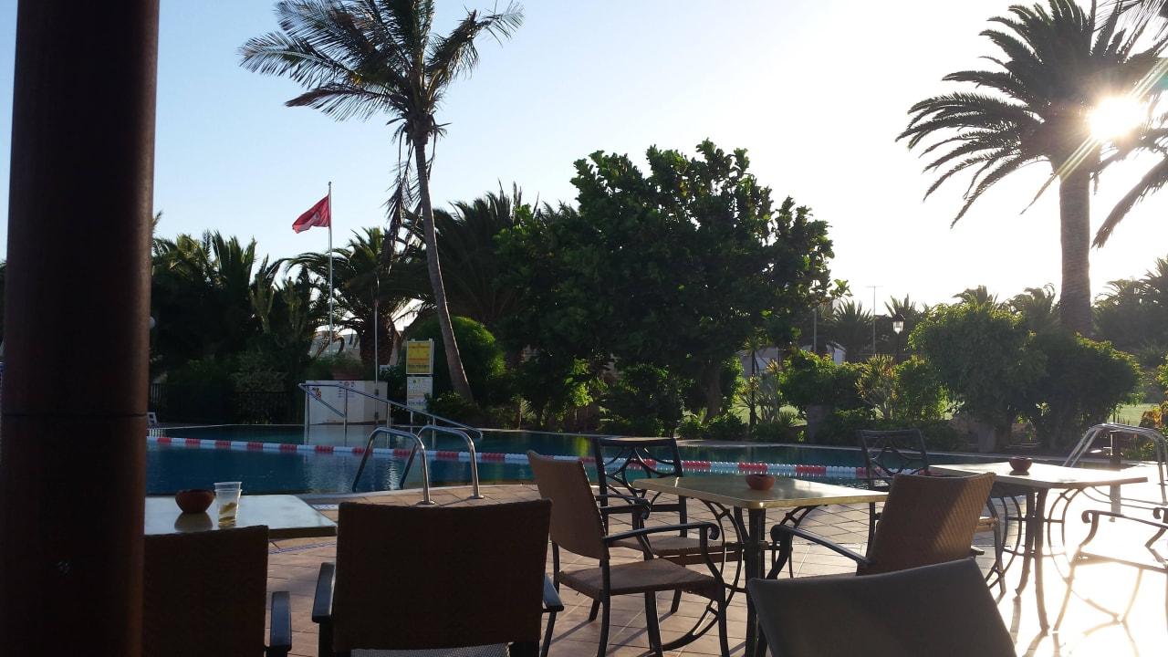 Das Schwimmerbecken. SBH Crystal Beach Hotel & Suites