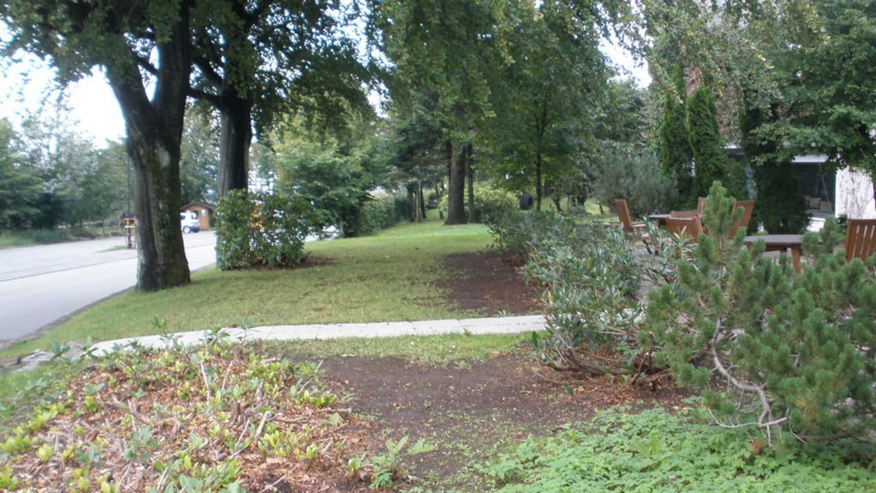 Liebloser, ungepflegter Garten Hotel Altastenberg