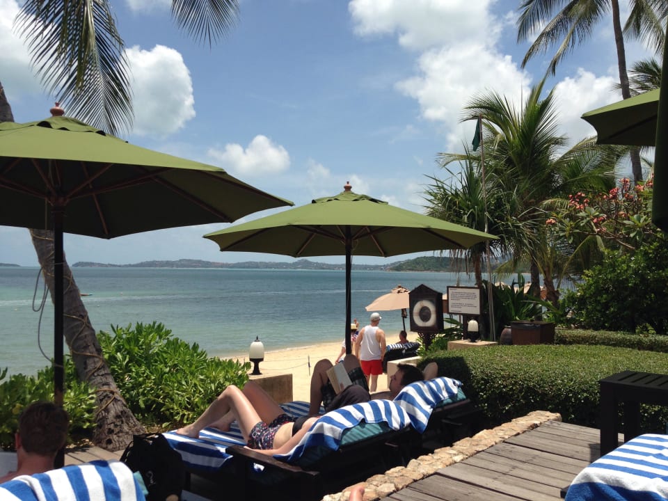 Liegeplätze zwischen Pool & Strand Bo Phut Resort & Spa