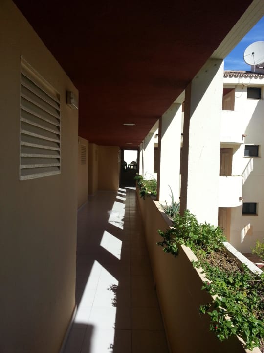 Gang vor App. 1005 Hotel Puente Real