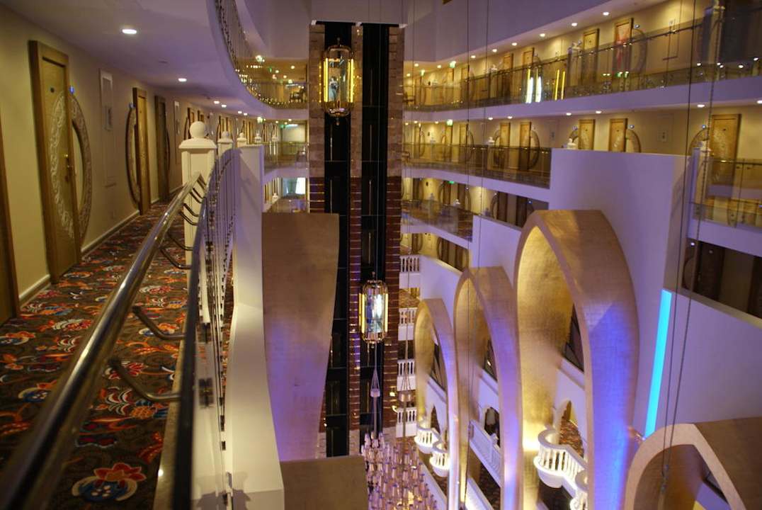 Flur mit den Aufzügen Granada Luxury Okurcalar