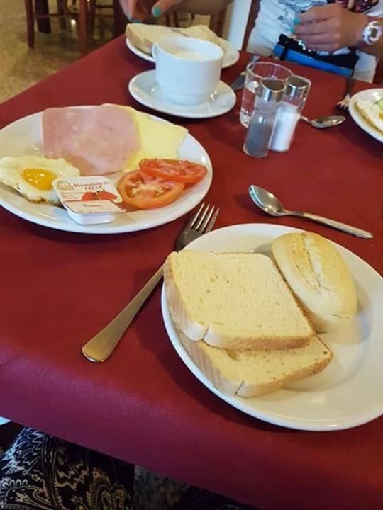 Frühstück, leider nicht sehr abwechslungsreich Hotel Vibra Beverly Playa