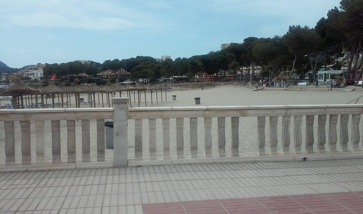 Leerer Strand  Hotel Vibra Beverly Playa