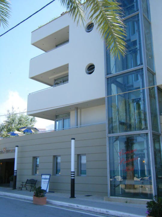 Eingang Hotel und Fahrstuhl Hotel Corissia Princess