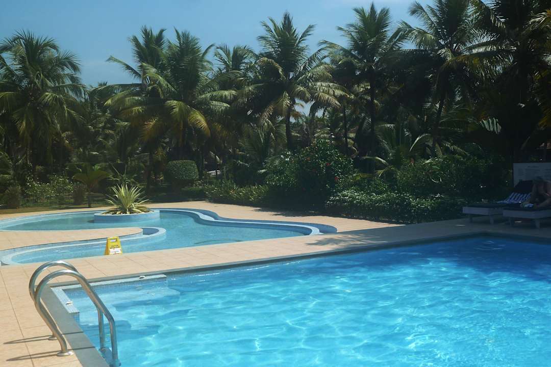 Großer u. kleiner Pool Hotel Lakesong Resort