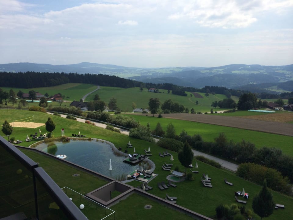 Toller Ausblick ins Tal und auf den Schwimmteich AVIVA make friends