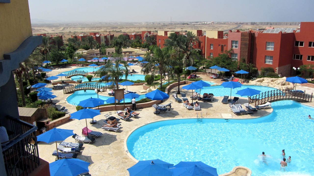 Mit 4 Pools zu abkühlen SUNRISE Cardina Resort