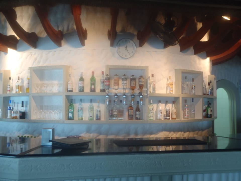 Raiyvilaa Bar (Sunsetbar) Cinnamon Dhonveli Maldives