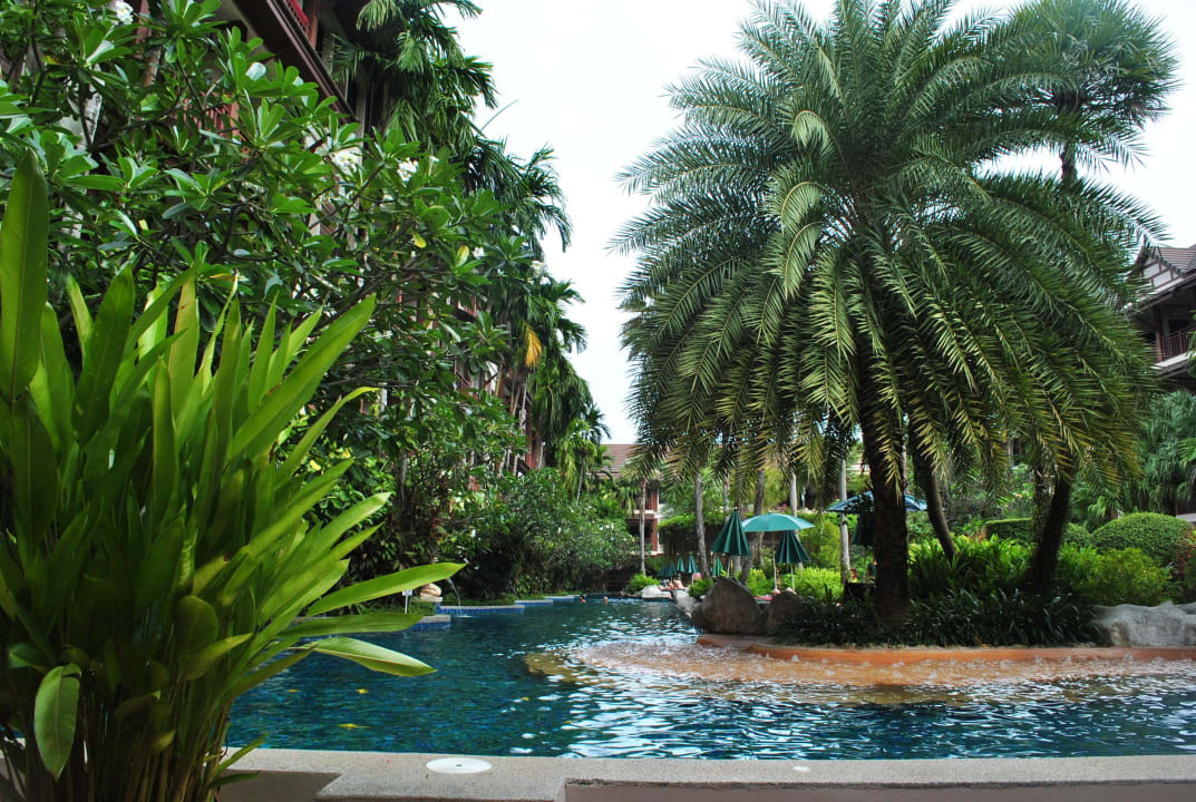 Część jednego z dwóch basenów Kata Palm Resort & Spa