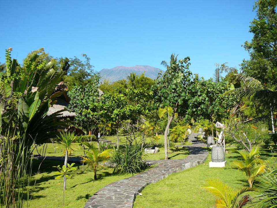 Anung Agung Alam Batu Beach Bungalow Resort
