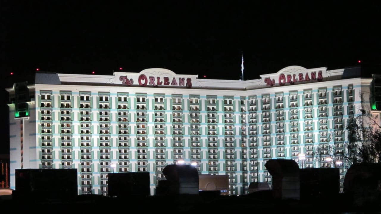 Außenansicht bei Nacht The Orleans Hotel & Casino