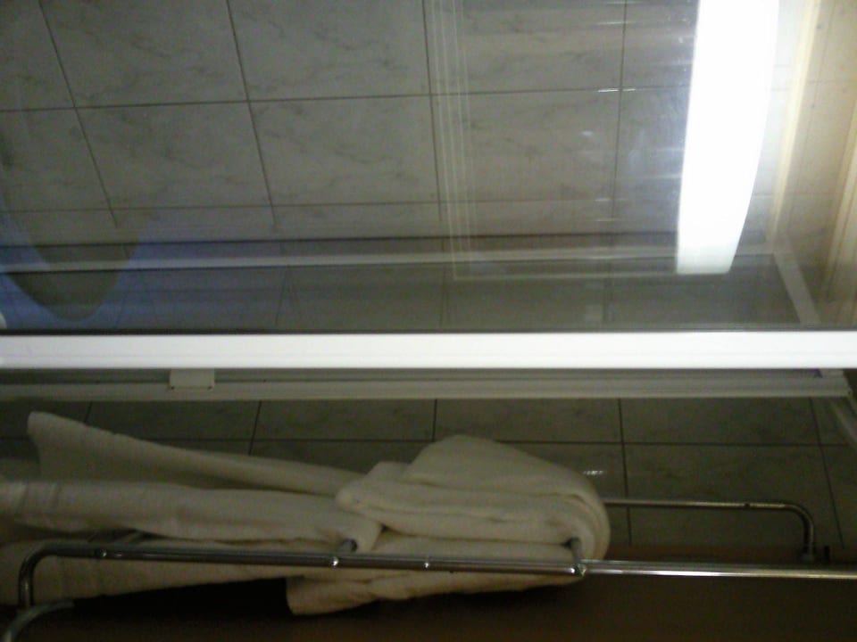 Dusche hinter der Tür Gasthof Adler