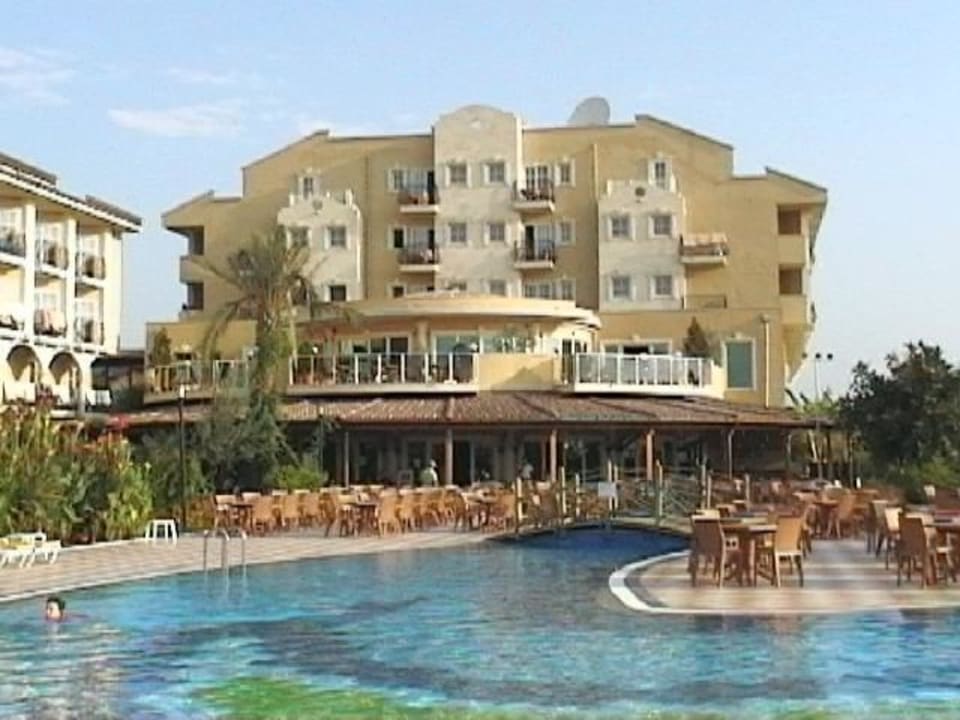 ruhepool mit blick aufs restaurant Belek Beach Resort Hotel