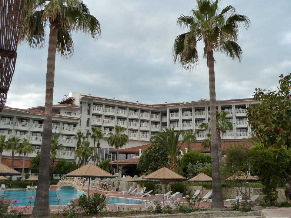 Poolanlage mit Hotell Hotel Defne Garden