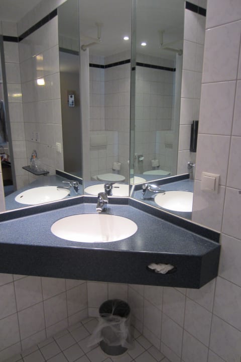 Bad Holiday Inn Express Berlin City Center