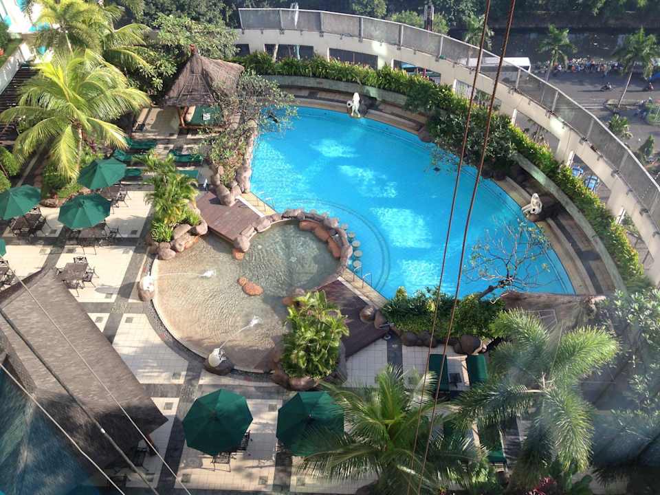 Blick auf den Pool Hotel Ciputra Jakarta