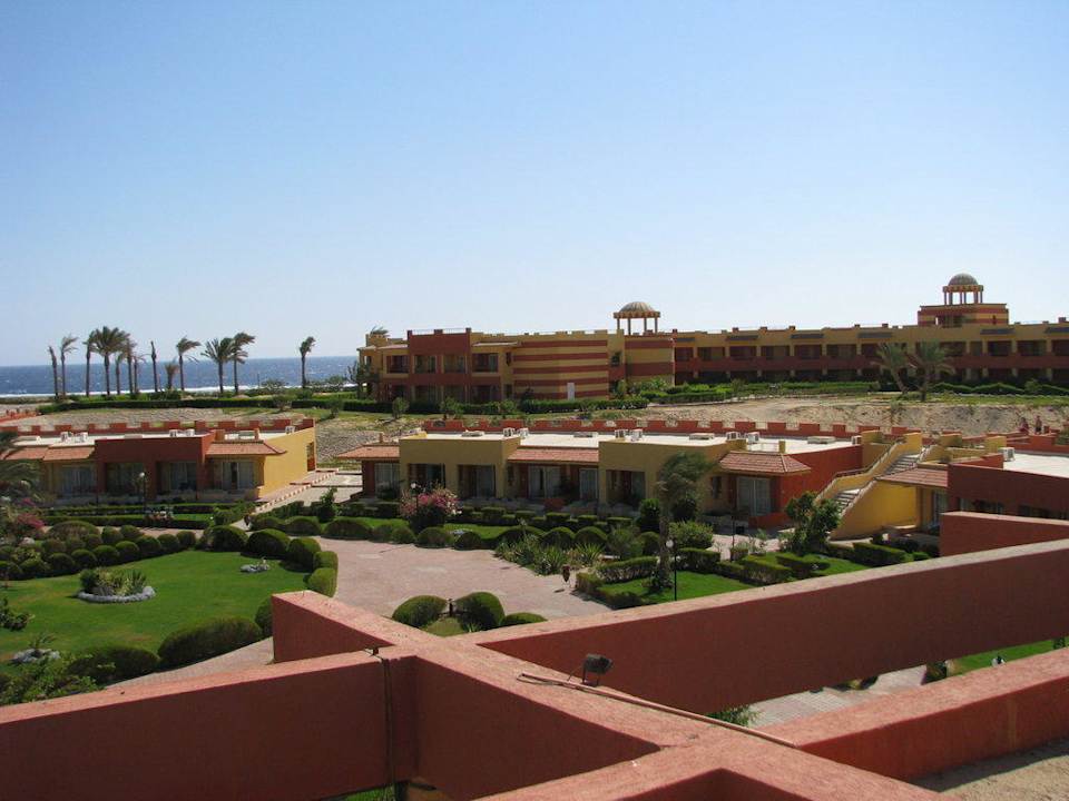 Widok z dachu Malikia Resort Abu Dabbab