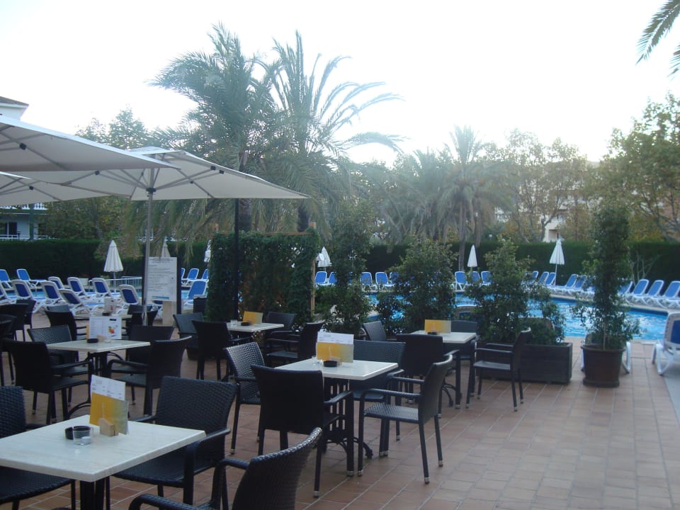 Pool und Sitzmöglichkeiten draußen Canyamel Park Hotel & Spa 16+ Adults only