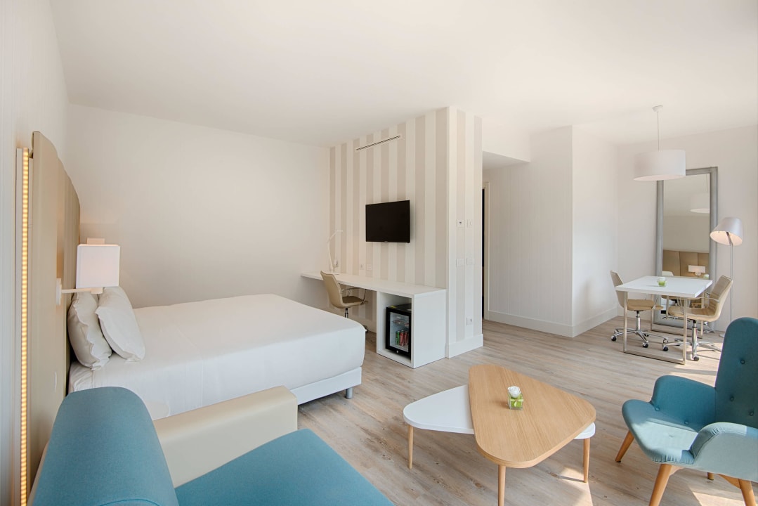 Junior Suite with View and Terrace NH Trento