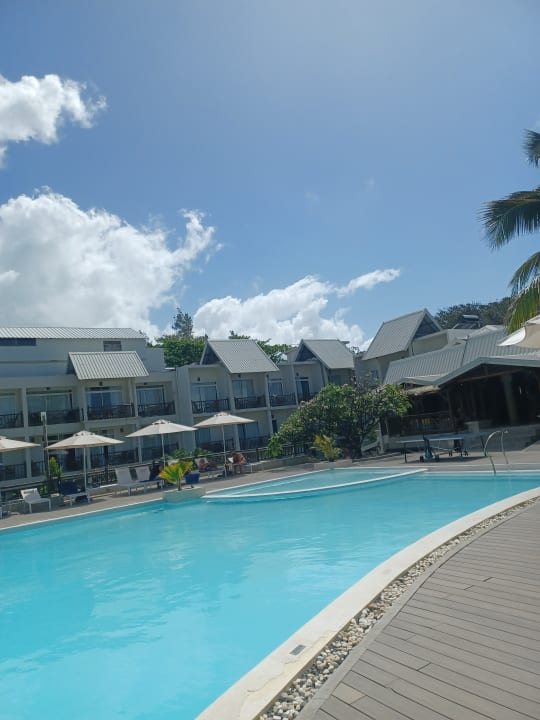 Pool Le Peninsula Bay Beach Resort & Spa