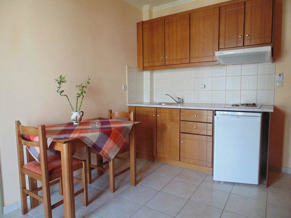 Kitchen in One bedroom apartment Bayside Apartments