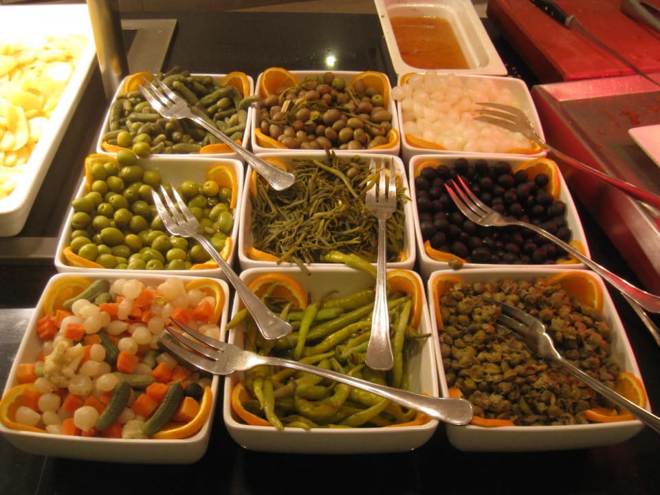 Oliven, Peperoni, Zwiebeln, Cornichons... Prinsotel La Dorada