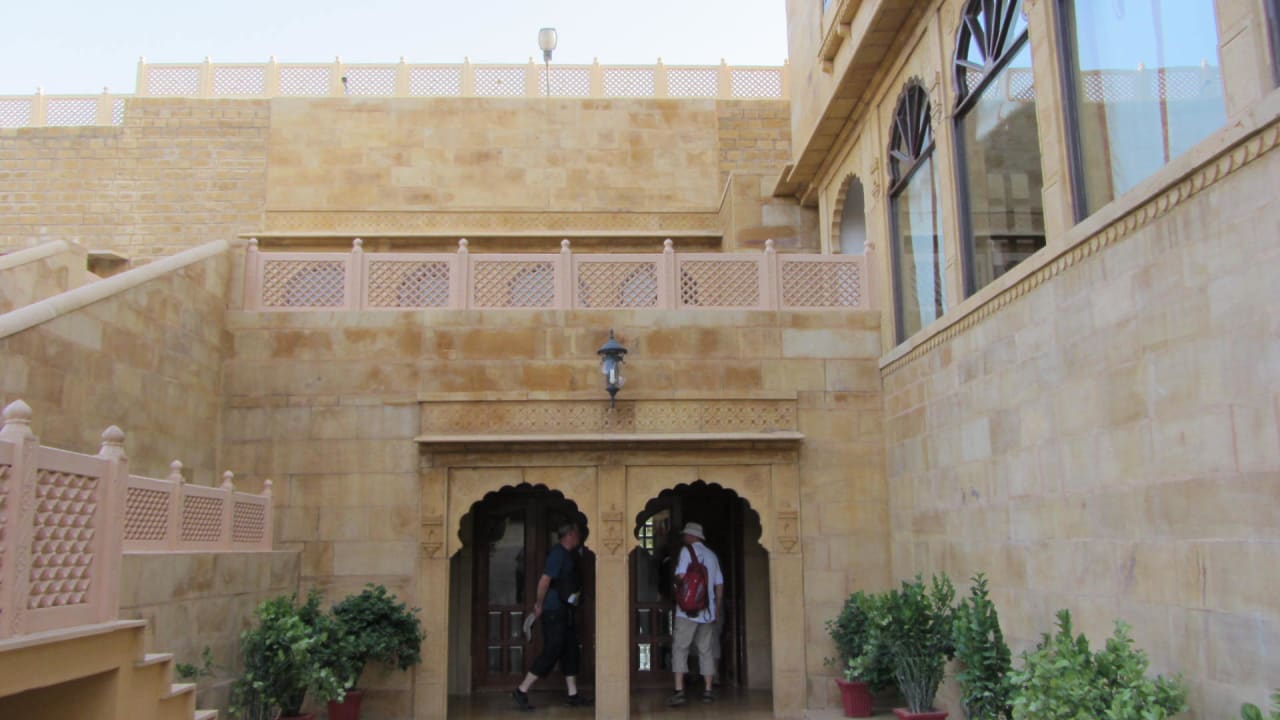 Zum Restaurant Hotel Rang Mahal