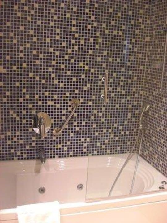 Badewanne mit Duschfunktion und Jacuzzi Minos Mare Royal