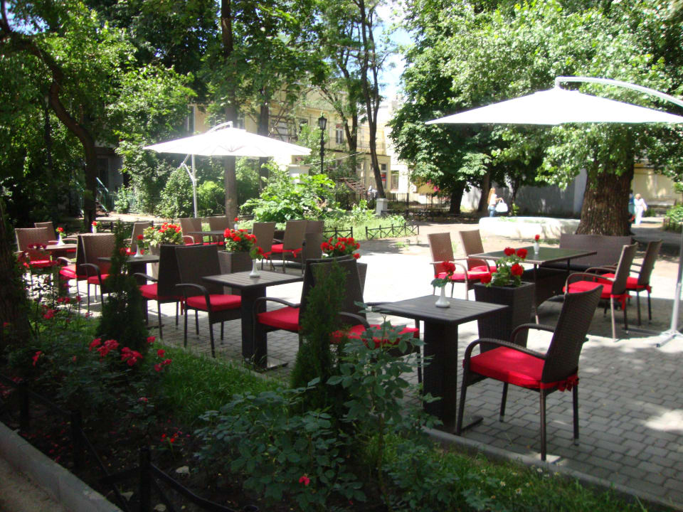 Летняя терраса Hotel Reno