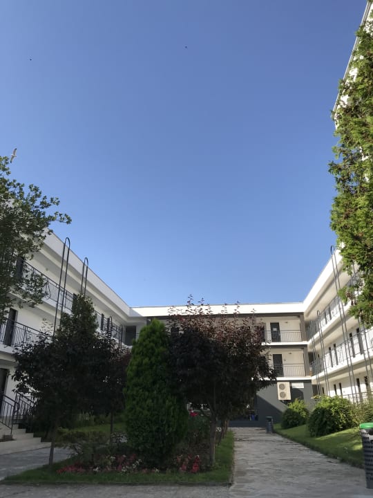 Innenhof (Raucherbereich) iHotel Sunny Beach