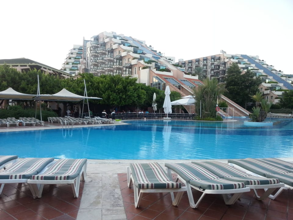 Pool mit Hauptgebäude Limak Limra Hotel & Resort