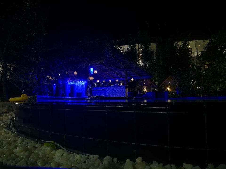 Pool Sundaras Resort