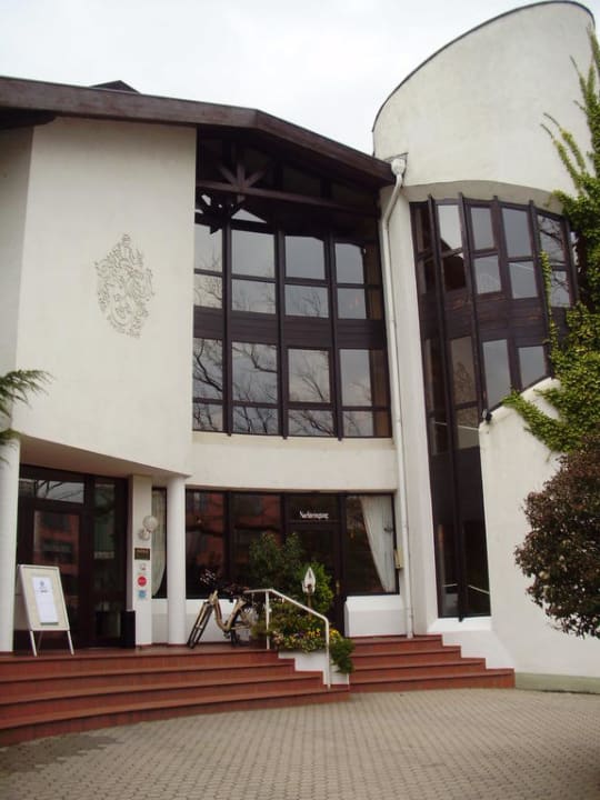 Eingang Nells Park Hotel