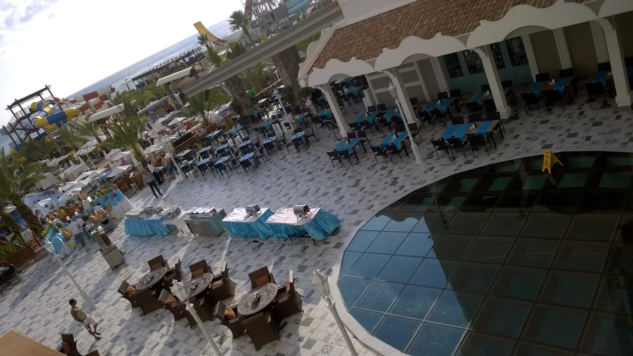 Grillabend im Innenhof Quattro Beach Spa & Resort