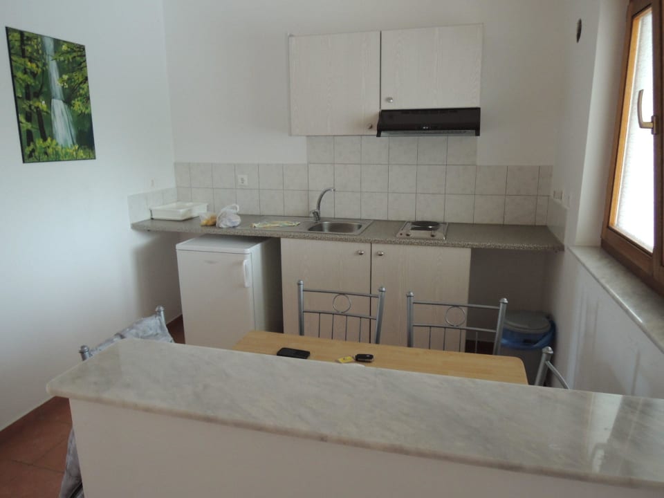 Küche mit Herd und Kühlschrank Hotel Helena Christina