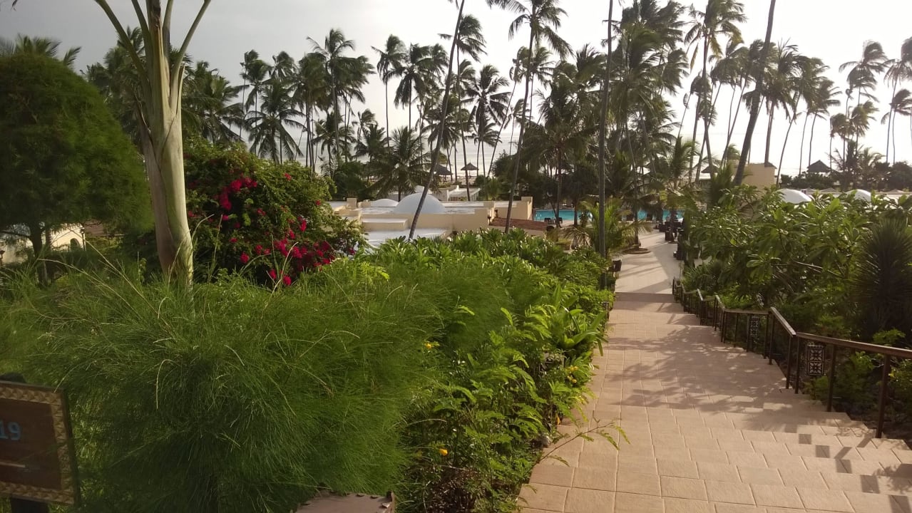 Treppe zum Pool TUI Blue Bahari Zanzibar