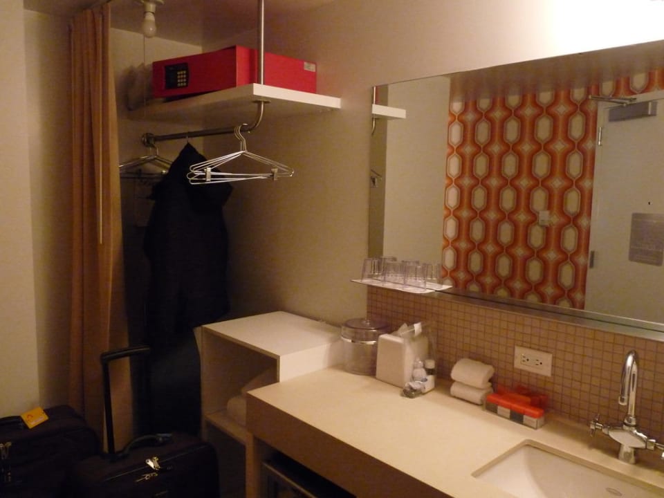 Zimmer 303 45 Times Square Hotel